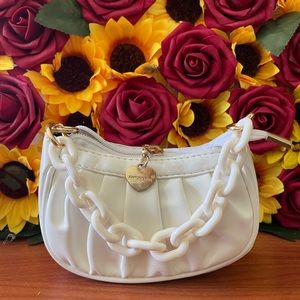 MINI WHITE CHAIN-LINKED PURSE